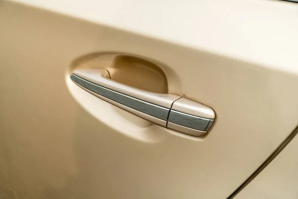 Photo of door chrome handle of car of gold color — Stock Photo, Image