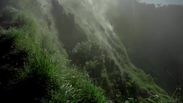 Βίντεο Από Μια Πράσινη Κοιλάδα Που Σχηματίζεται Από Ένα Ηφαίστειο — Αρχείο Βίντεο