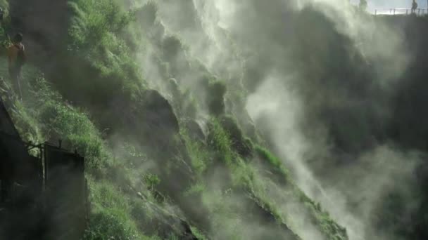 Video Una Valle Verde Formata Vulcano Con Terra Fumante Idrogeno — Video Stock