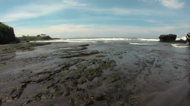 Video Von Wellen Die Auf Der Insel Nusa Penida Indonesien — Stockvideo