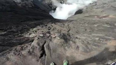 Endonezya 'daki Java Adası' ndaki volkan krateri Bromo 'nun videosu.
