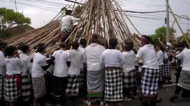 Desa Munggu Kabupaten Badung Bali Indonesia Febrero 2020 Ceremonia Mekotek — Vídeo de stock