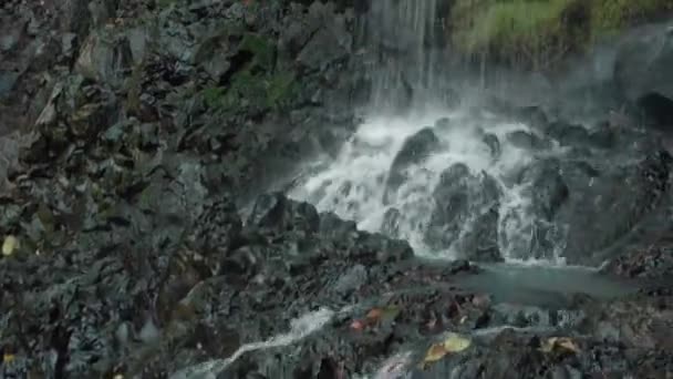 Wideo Wysokim Wodospadem Środku Lasu Wyspie Bali Indonezji — Wideo stockowe