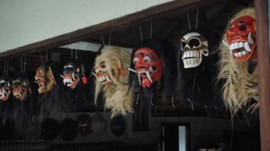 Rangda maskesi, Bali 'deki Hindu dininin negatif enerji sembollerinden biridir.