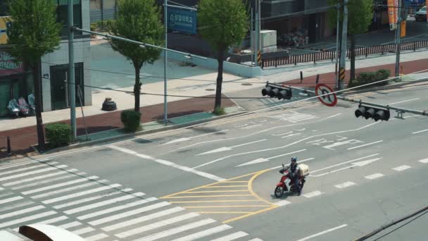 2019年5月22日 韩国首尔市中心的一条街道 人们沿街行走 — 图库视频影像