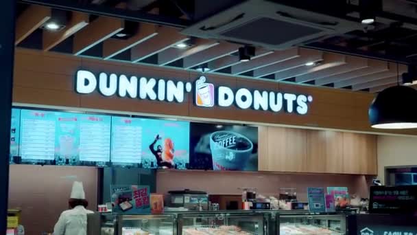 Seoul South Korea May 2019 뒤에서 바람과 Donkin Donuts 일하는 — 비디오