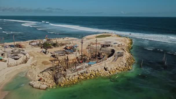 Video Del Dron Construcción Barco Madera Muelle Arena Junto Mar — Vídeos de Stock