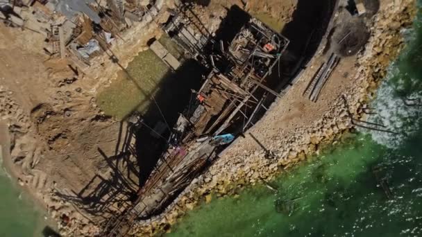 Vidéo Drone Construction Bateau Bois Sur Une Jetée Sable Bord — Video