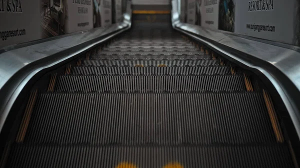 Black Staircase Escolator Shopping Center Footprint Sign Keeping Social Distance — Stock Photo, Image