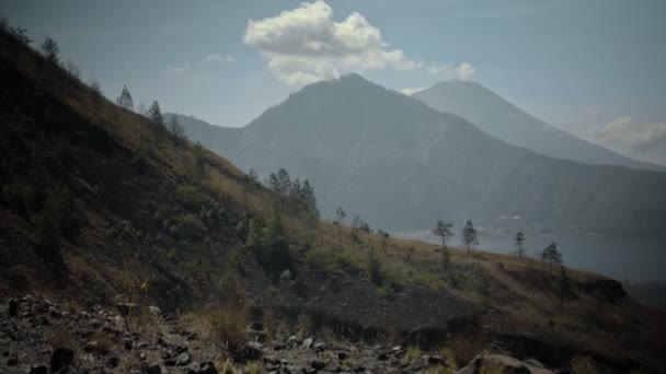 Video Von Hohem Vulkan Mit Wolken Auf Der Insel Bali — Stockvideo