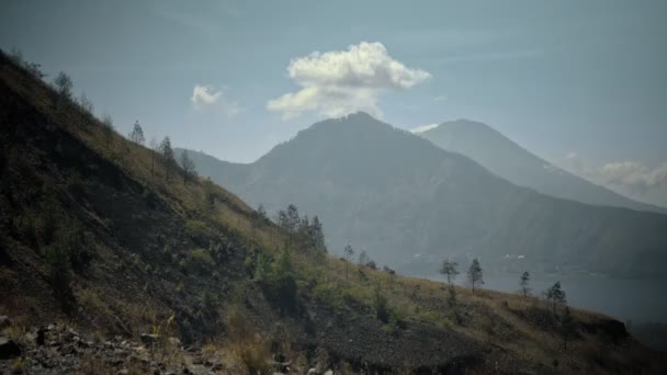 Video Alto Volcán Con Nubes Isla Bali Indonesia — Vídeo de stock
