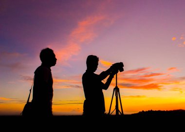 siluet gün batımı anda iki fotoğrafçı