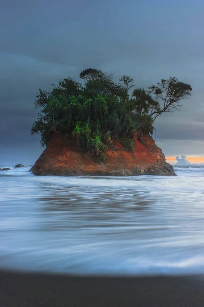 Gerak Air Pagi Hari Dengan Pulau Keindahan Asia — Stok Foto