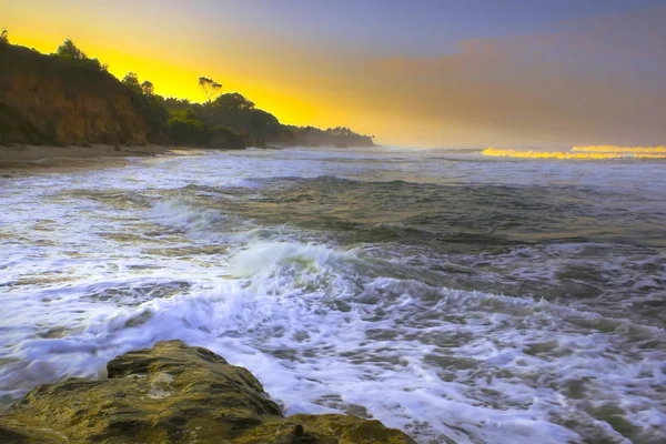 Pantai Pagi Hari Waktu Dengan Gerakan Air Dengan Keindahan Langit — Stok Foto