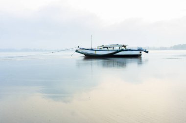 Günbatımı anı ve inanılmaz gökyüzü ile Endonezya 'nın sumatera sıradağları