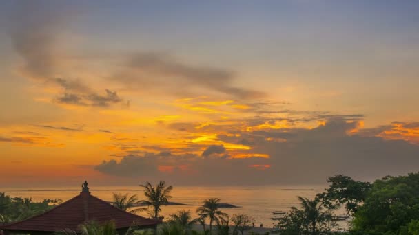 Indonesien Bali Island Farbenfroher Sonnenuntergangshimmel Über Meer Und Strand Viele — Stockvideo