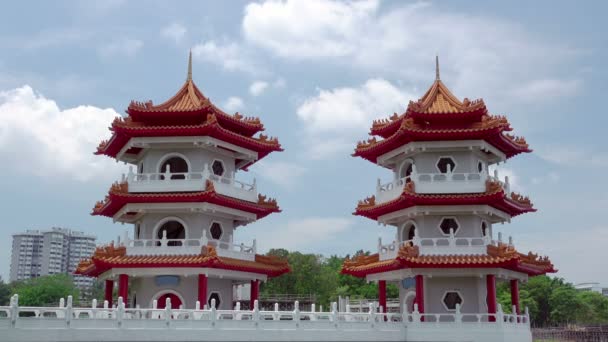 Singapour Pagode Twin Par Une Journée Ensoleillée Les Nuages Courent — Video