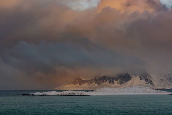 Téli Norvégia Elhagyatott Hegyvidéki Óceán Partján Időjárás Egyre Rosszabb — Stock Fotó