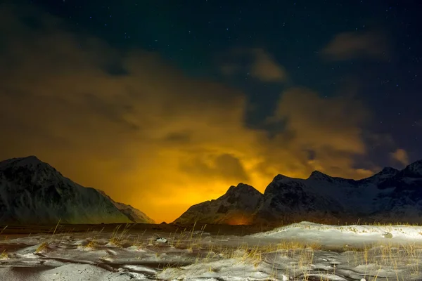 Téli Norvégia Fűvel Borított Snow Night Völgyben Város Fényei Jelölje — Stock Fotó