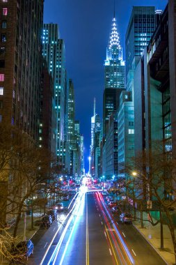 42. cadde Manhattan'ın gece trafik