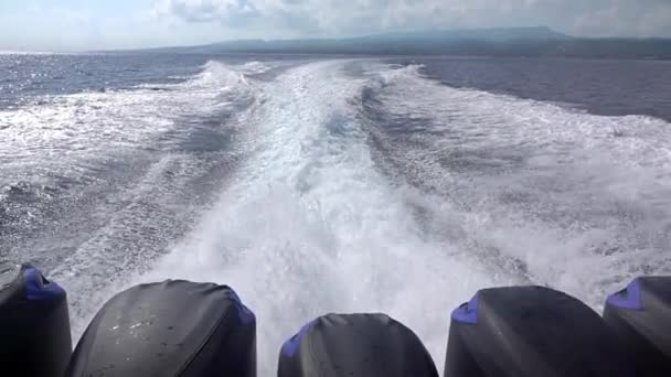 Motor Boat Five Powerful Outboard Engines Leaves Sea Tropical Island — Stock Video