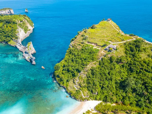 Tropical Coast and Huts on the Top of the Cliff. Aerial View — Stock Photo, Image