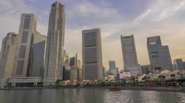 Singapur akşamı. Rıhtımda Çin kafeleri. Gökdelenler ve zevk tekneleri. Zaman atlamalı