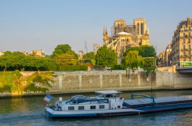Seine Nehri ve Yangın 2019 Sonrası Notre Dame Onarımı