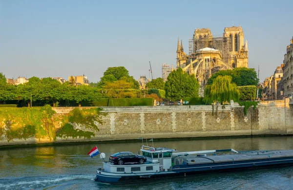 Yangın dan sonra Seine Nehri ve Notre Dame 2019 — Stok fotoğraf