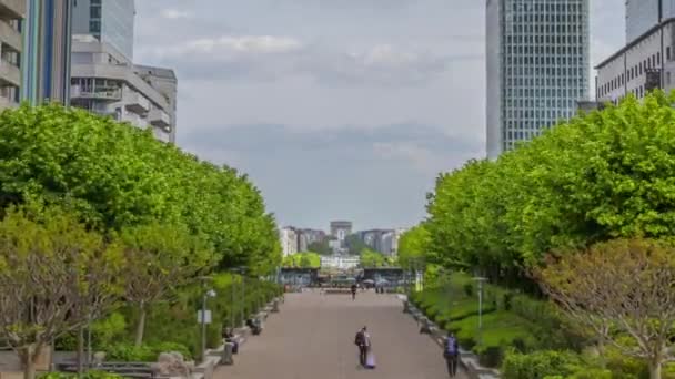 拉国防区的行人部分 摩天大楼和云 时间推移 — 图库视频影像