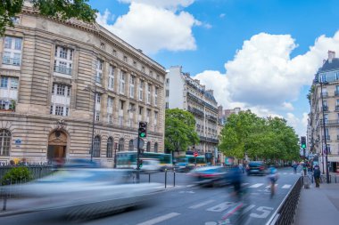 Bir Yaz Günü Paris Günü Trafik