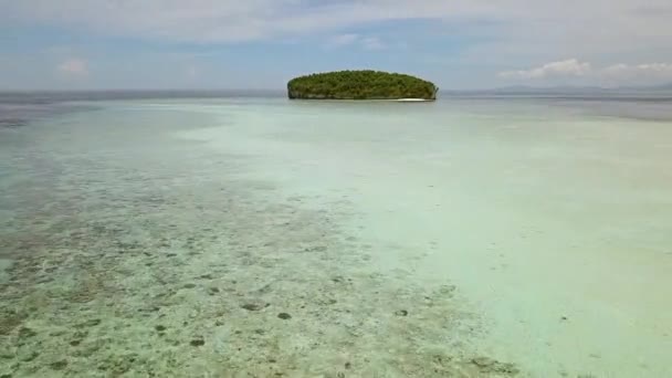 Indonésia Voando Sobre Uma Foice Arenosa Oceano Para Uma Pequena — Vídeo de Stock