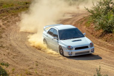 Spor Araba Bir Bend ve Dust 07 bir sürü