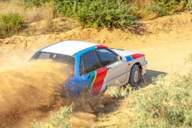 Spor Araba Bir Bend ve Dust 04 bir sürü