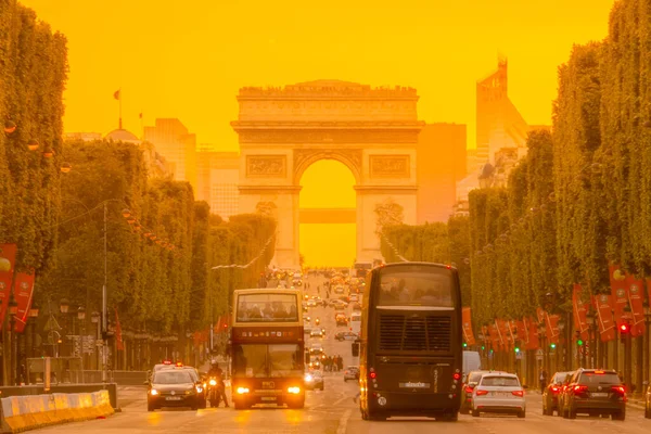 Frankrike Paris Maj 2019 Tät Trafik Champs Elysees Triumfbåge Och — Stockfoto