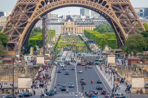 Eiffeltornet Och Champ Mars Många Bilar Och Turister Jena Bron — Stockfoto