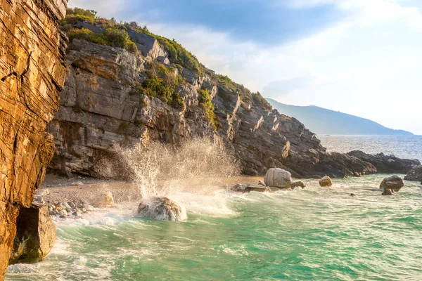 Summer Evening Small Beach Rocky Seashore Sea Surf Spray — Stock Photo, Image