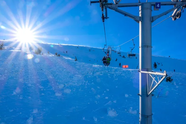 冬季斯洛伐克 滑雪胜地Jasna 滑雪场上阳光灿烂 从椅子升降机看 — 图库照片