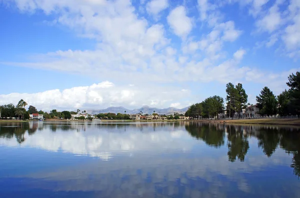 Scottsdale Greenbelt Scottsdale, Arizona boyunca kez izlendi. Greenbelt Parklar, mahalleler, göller ve golf sahaları ile geçer bir yürüyüş ve bisiklet yol değil.