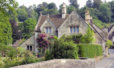 Şirin ev içinde Cotswold Köyü, Castle Combe, İngiltere.