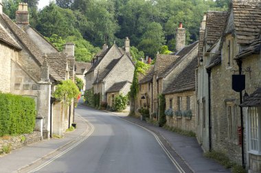 Şirin evler içinde Cotswold Köyü, Castle Combe, İngiltere.