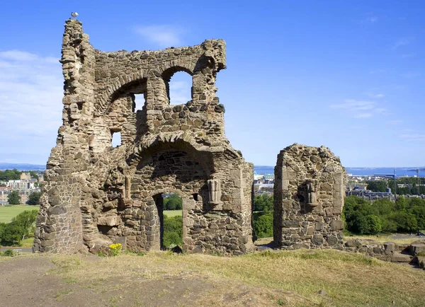 Arthur'un Deat, Edinburgh St. Anthony's Şapel kalıntıları