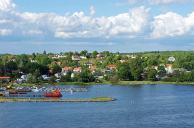 Baltık Denizi lider Stockholm Sahil yakınındaki İsveçli Adaları yaz.