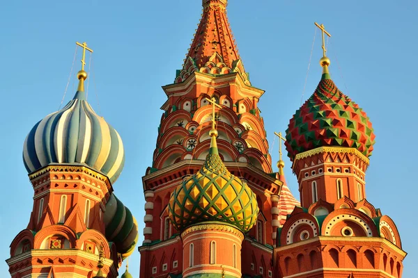 圣巴西尔大教堂的圆顶在红色广场上 16世纪 莫斯科 俄罗斯 建筑纪念碑 旅游景点 — 图库照片