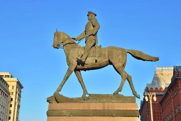 俄罗斯莫斯科 2018年11月16日 历史博物馆背景下的苏联元帅马术纪念碑 — 图库照片