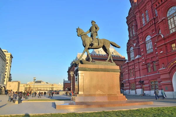 Moscou Rússia Novembro 2018 Turistas Visitam Monumento Equestre Marechal União — Fotografia de Stock