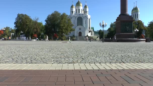 Kaliningrad Rusland September 2018 Stedelingen Toeristen Lopen Victory Square Zie — Stockvideo