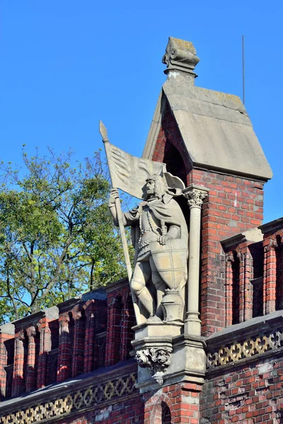 Socha velitel Friedrich von Zollern na Friedland Gate, 19 století. Kaliningrad, dříve Konigsberg, Rusko, — Stock fotografie