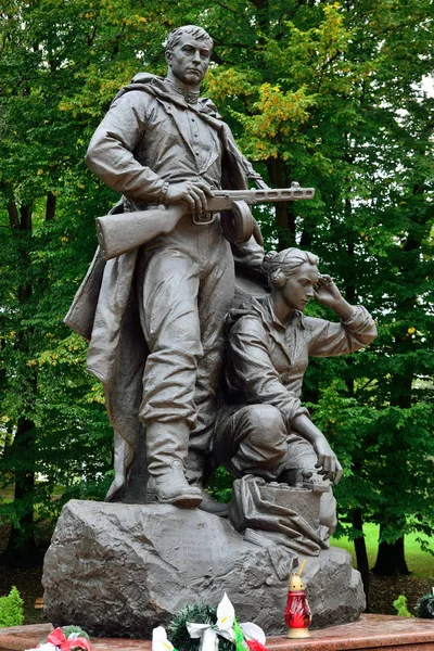 俄罗斯加里宁格勒-2013年9月18日: 胜利公园的士兵球探纪念碑 — 图库照片