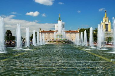 Moskova, Rusya - 12 Ağustos 2019: Moskova Vdnkh 'da Çeşme Taş Çiçeği